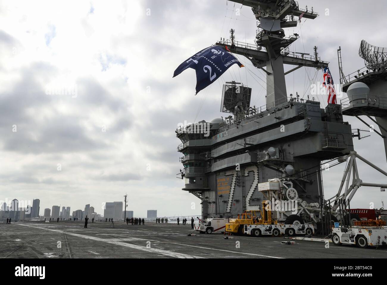 200522-N-VI910-1012 OCEANO PACIFICO (22 maggio 2020) la portaerei USS Abraham Lincoln (CVN 72) ritorna alla base aerea navale di North Island seguendo le operazioni di routine nella terza area di flotta degli Stati Uniti di operazioni. (STATI UNITI Foto Navy di Mass Communication Specialist Seaman apprendista Javier Reyes/released) Foto Stock