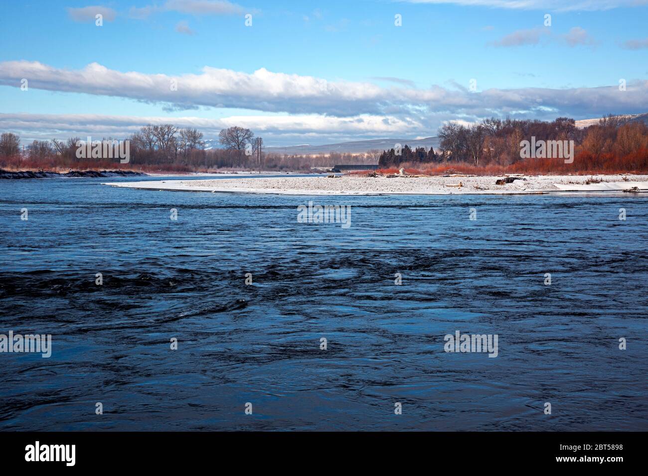 MT00529-00...MONTANA - il fiume Madison alla sua confluenza con il fiume Jefferson nel Missouri Headwaters state Park. Foto Stock