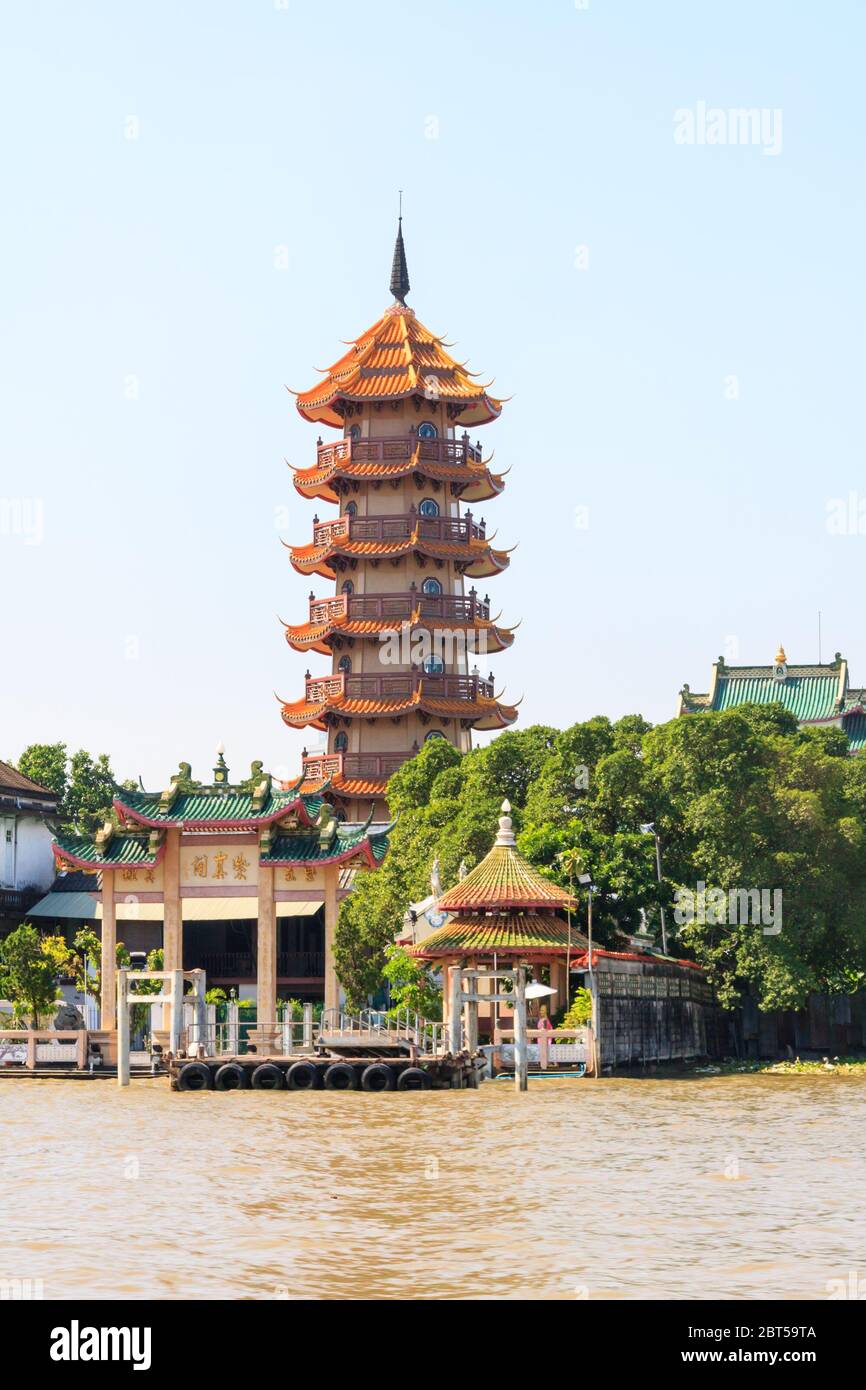 Che Chin Khor Tempio e Pagoda sul fiume Chao Phraya a Bangkok, Thailandia Foto Stock
