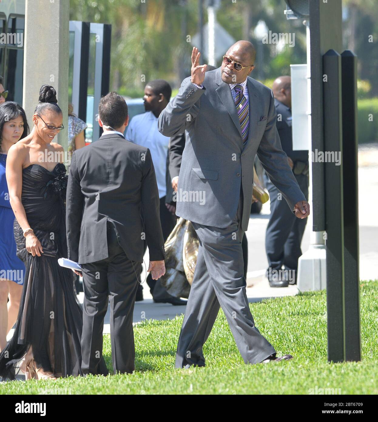 PALM BEACH, FL - APRILE 27: La leggenda del basket Michael Jordan sposa Yvette Prieto alla Chiesa episcopale di Bethesda-by-the-Sea, che è la stessa chiesa dove il miliardario Donald Trump e il modello sloveno Melania Knauss si sposano. Il 27 aprile 2013 a Palm Beach, Florida persone: Patrick Ewing Credit: Storms Media Group/Alamy Live News Foto Stock