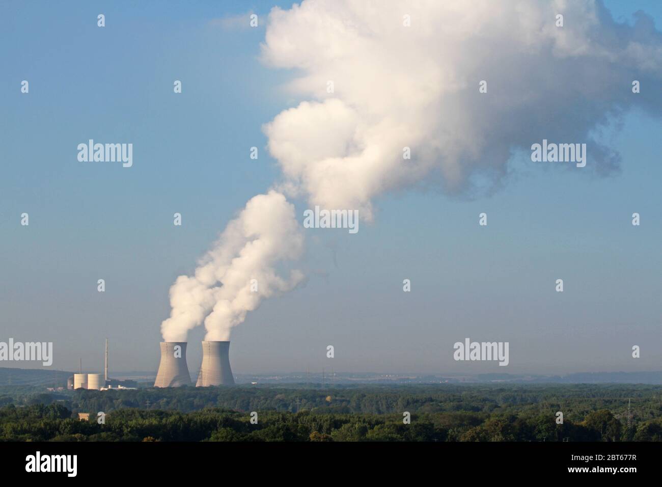 Vapore di vapore alla centrale nucleare di Guntremmingen Foto Stock