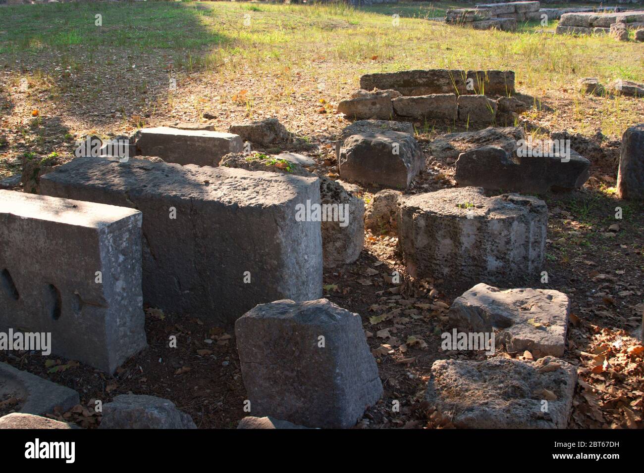 Antiche rovine di Olimpia, la Grecia si trova sul Peloponneso. Sito patrimonio dell'umanità dell'UNESCO. Foto Stock