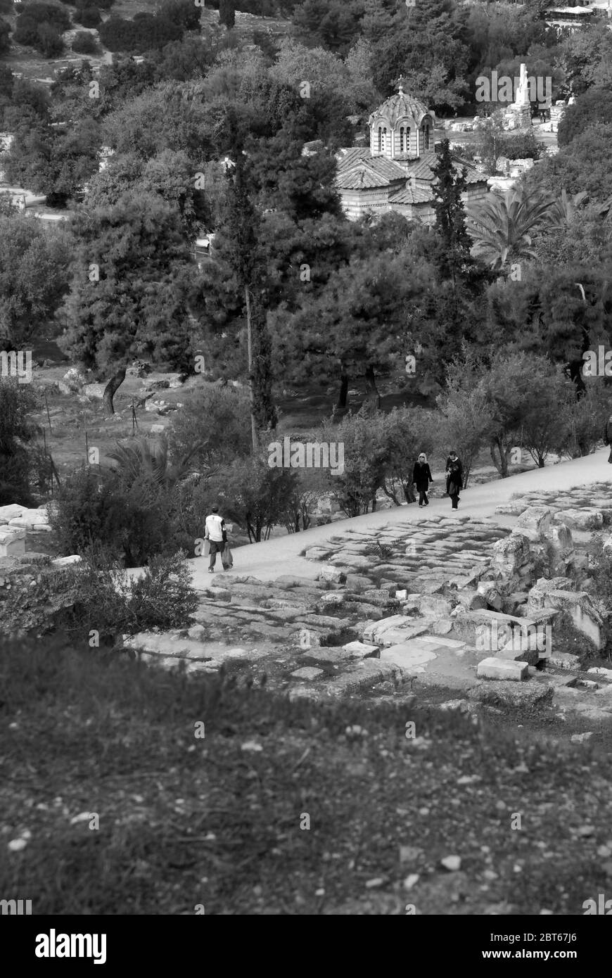 Turisti sulle rocce dell'Acropoli, Atene Foto Stock