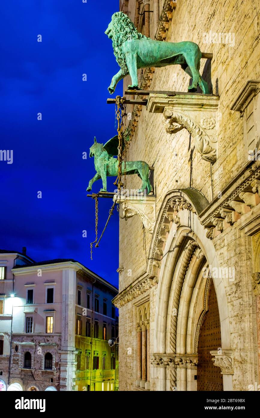Grande portale del Palazzo dei Priori, Perugia, Italia Foto Stock