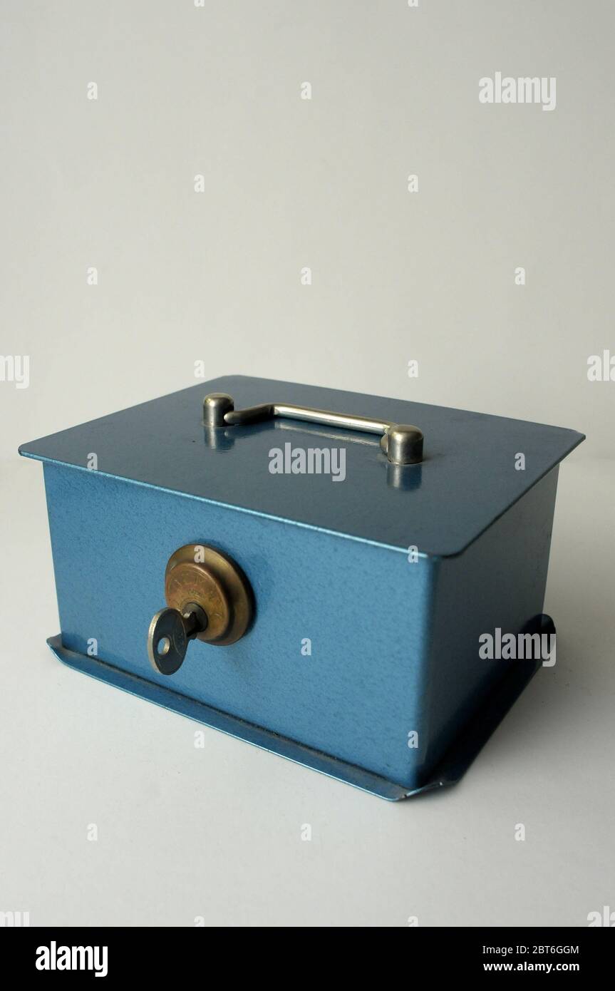 scatola di sicurezza in metallo blu Foto Stock