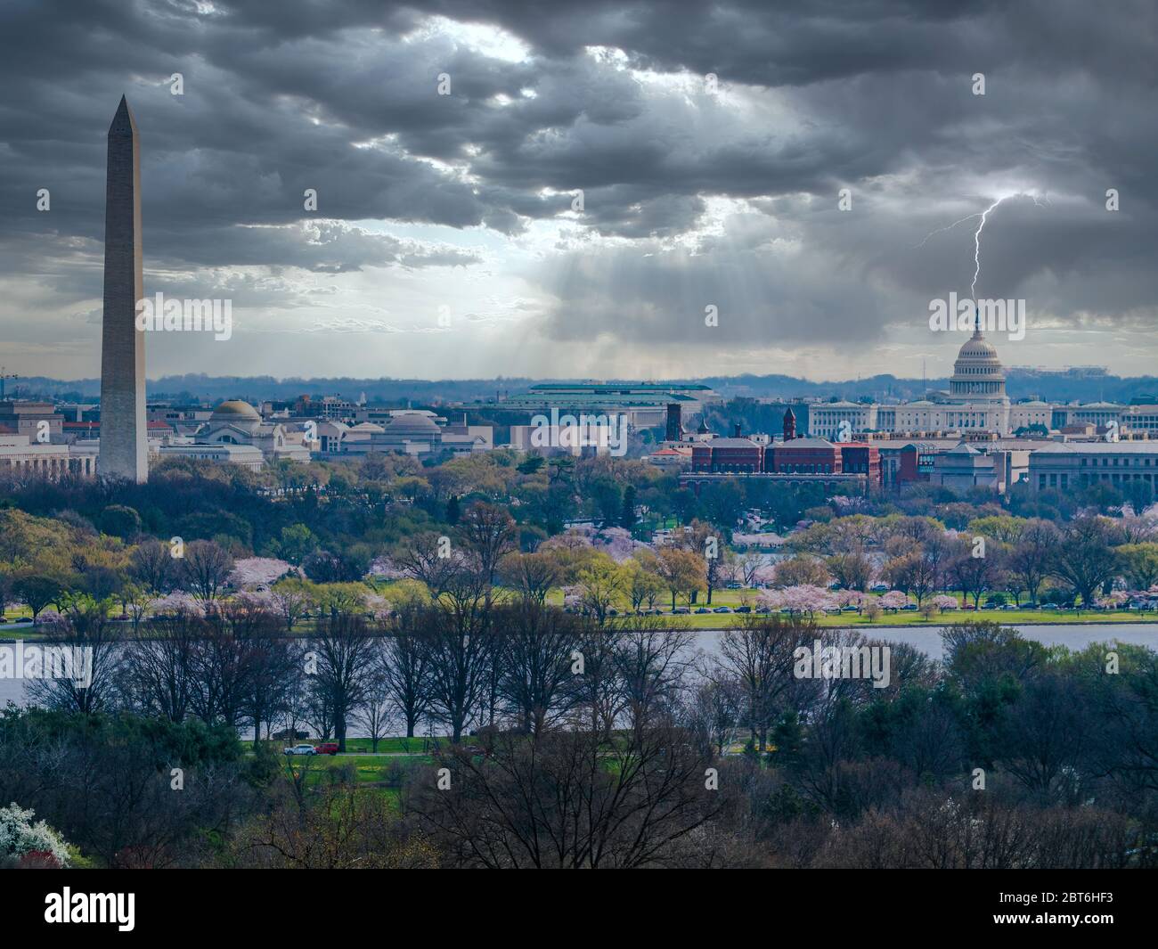Fulmine che colpiscono l'edificio del Campidoglio americano a Washington DC Foto Stock