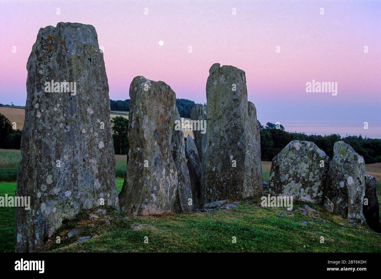 Cairnholy pietre inferiori al tramonto Carsluith , Wigtownshire Foto Stock