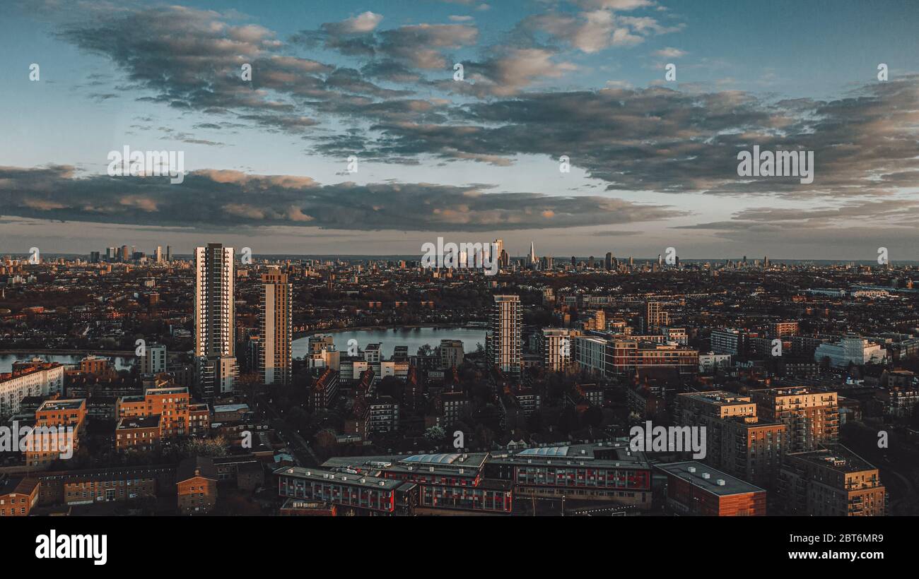 Vista al tramonto dello skyline di Londra Foto Stock