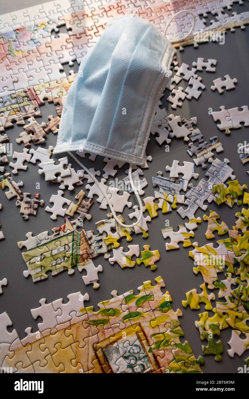 I puzzle sono un passatempo popolare durante il blocco del virus corona negli Stati Uniti Foto Stock