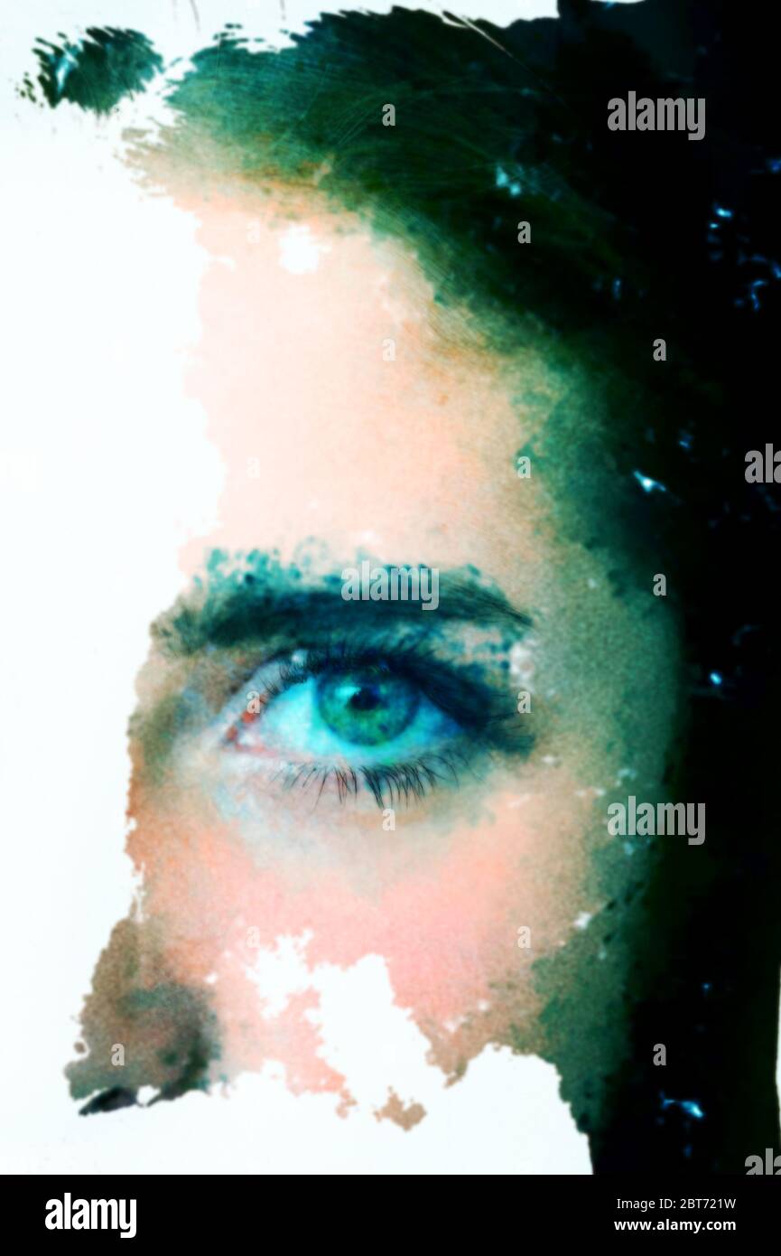 dettaglio artistico del volto di una giovane donna, con trasferimento di carta danneggiato, effetto grunge Foto Stock