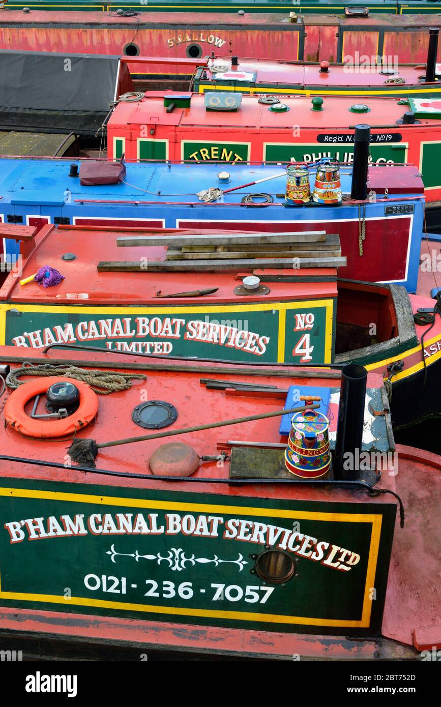 Chiatte ormeggiate sul canale gas Street Basin, Birmingham Convention Quarter, Warwickshire, West Midlands, Inghilterra, Regno Unito Foto Stock