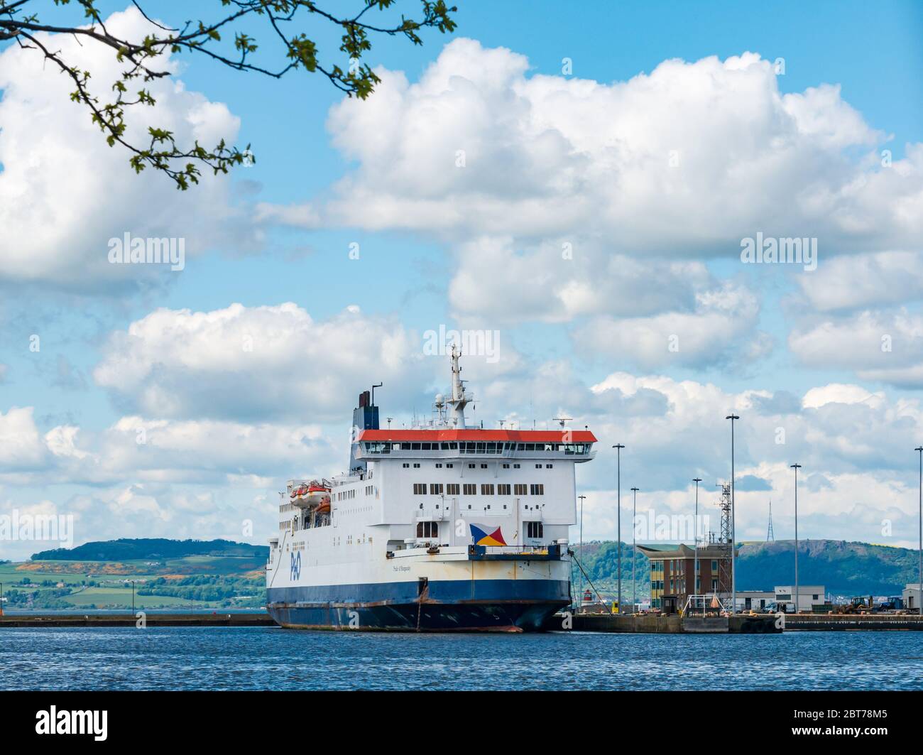 Orgoglio del traghetto P&o di Borgogna fuori servizio durante la pandemia di Covid-19 ormeggiata nel porto di Leith, Edimburgo, Scozia, Regno Unito Foto Stock