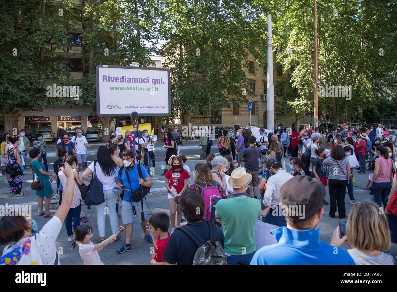 Roma, Italia. 23 maggio 2020. Manifestazione a Roma presso il MIUR organizzata dal Comitato 'priorità alla Scuola' con studenti, genitori, insegnanti (Foto di Matteo Nardone/Pacific Press) Credit: Pacific Press Agency/Alamy Live News Foto Stock