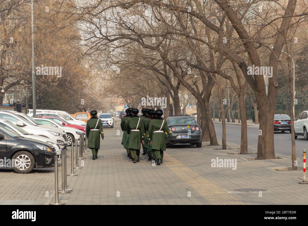 Pechino / Cina - 24 gennaio 2015: Una squadra della polizia armata dei popoli cinesi (Gendarmerie), responsabile della sicurezza interna, pattugliando il Foto Stock