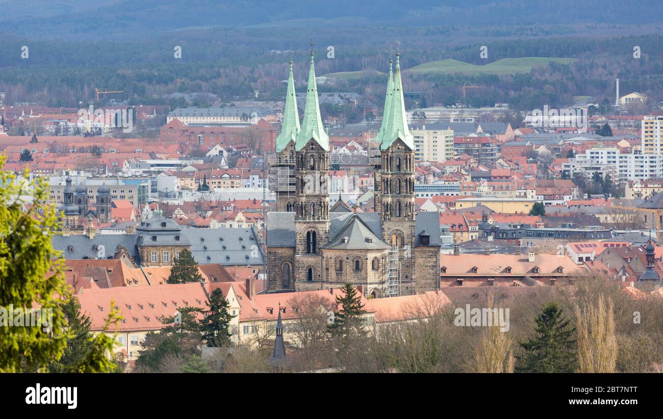 Vista sulla città di Bamberga con Bamberger Dom (cattedrale) nel mezzo. La città vecchia, inclusa la cattedrale, è patrimonio mondiale dell'UNESCO dal 1993. Foto Stock