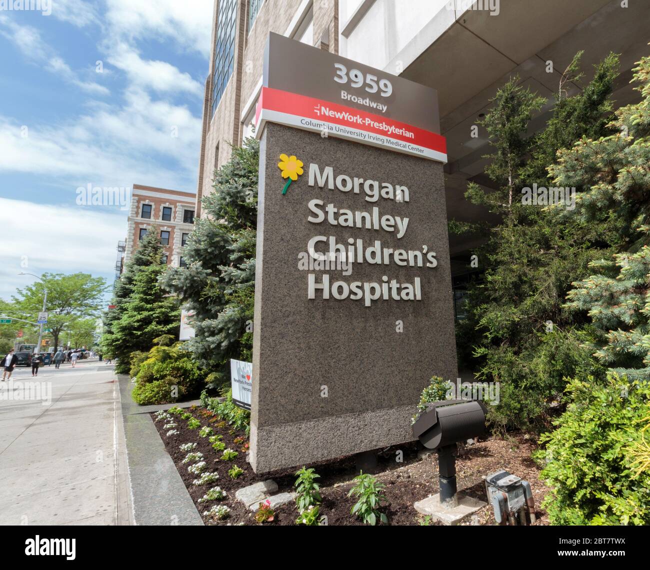 Un cartello con scritto d'identità all'esterno del Morgan Stanley Children's Hospital, parte del centro medico della New York Presbyterian-Columbia University a Washington Heights Foto Stock