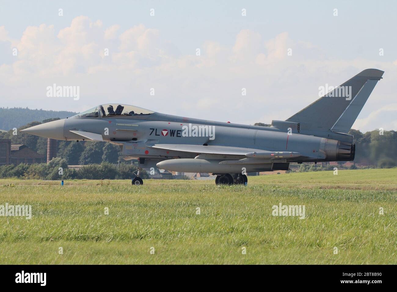 7L-WE, un Eurofighter EF-2000 Typhoon gestito dall'Aeronautica militare austriaca, presso la RAF Leuchars a Fife, Scozia. Foto Stock