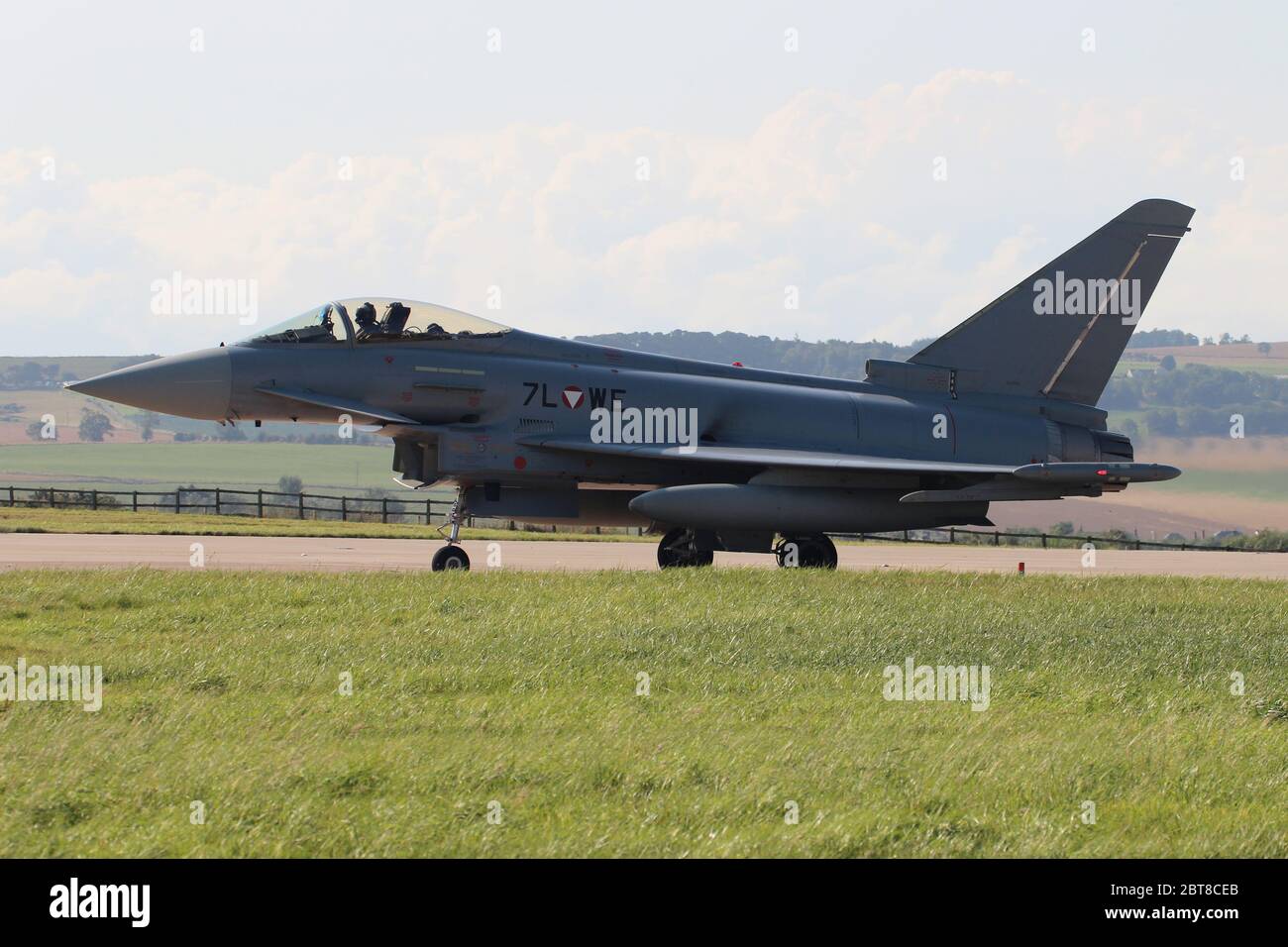 7L-WE, un Eurofighter EF-2000 Typhoon gestito dall'Aeronautica militare austriaca, presso la RAF Leuchars a Fife, Scozia. Foto Stock