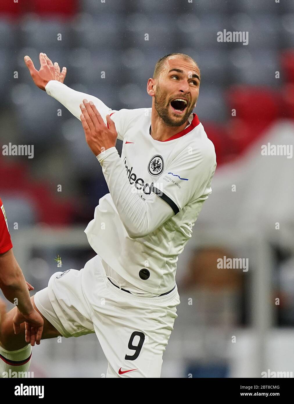 Muenchen, Deutschland, 23. 2020, Bas DOST, fra 9 beim Spiel 1.Bundesliga FC BAYERN MUENCHEN - EINTRACHT FRANCOFORTE 5-2 in der Saison 2019/2020 am 27.Spieltag. © Peter Schatz / Pool / Alamy Live News - le NORMATIVE DFL VIETANO QUALSIASI USO DI FOTOGRAFIE come SEQUENZE DI IMMAGINI e/o QUASI-VIDEO - Notizie nazionali e internazionali - Agenzie DI stampa SOLO per uso editoriale Foto Stock