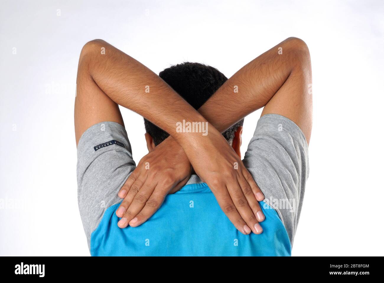 Mumbai, Maharashtra, India, 24,Acupressure, terapeuta che fa il trattamento di guarigione con la medicina alternativa della mano, concetto di sollievo dal dolore terapia manuale Foto Stock