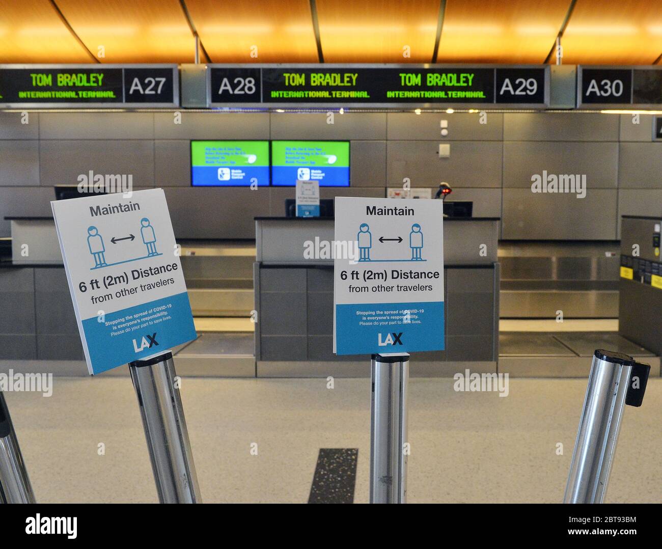 Culver City, Stati Uniti. 24 maggio 2020. Il terminal internazionale di Tom Bradley è vuoto, poiché l'epidemia di coronavirus ha portato il traffico passeggeri a LAX a una fermata a Los Angeles sabato 23 maggio 2020. Il numero di persone che viaggiano in aereo è sceso di circa il 96% in mezzo alla pandemia del coronavirus, secondo diversi parametri. Foto di Jim Ruymen/UPI Credit: UPI/Alamy Live News Foto Stock