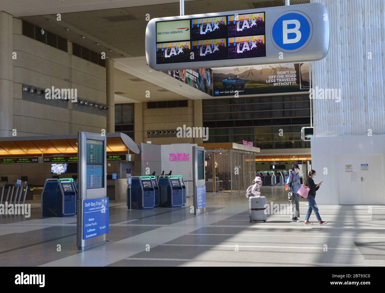 Culver City, Stati Uniti. 24 maggio 2020. Il terminal internazionale di Tom Bradley è vuoto, poiché l'epidemia di coronavirus ha portato il traffico passeggeri a LAX a una fermata a Los Angeles sabato 23 maggio 2020. Il numero di persone che viaggiano in aereo è sceso di circa il 96% in mezzo alla pandemia del coronavirus, secondo diversi parametri. Foto di Jim Ruymen/UPI Credit: UPI/Alamy Live News Foto Stock