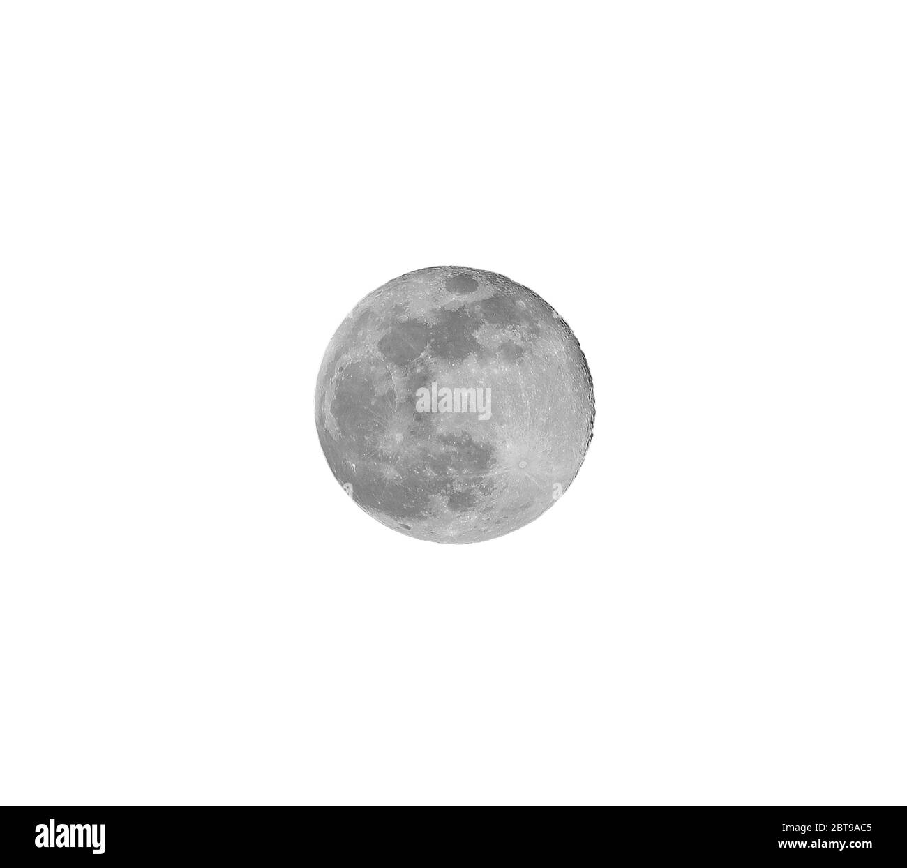 Luna piena luminosa con crateri molto visibili su sfondo bianco Foto Stock