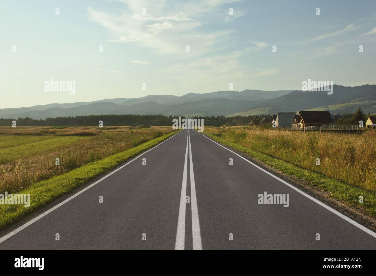 Strada strada strada autostrada montagne paesaggio Foto Stock