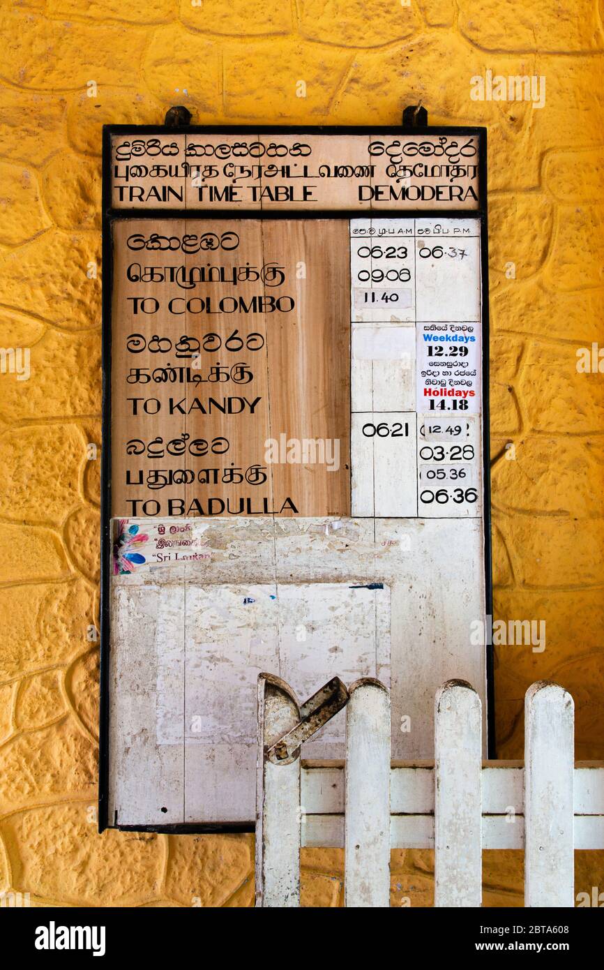 Partenze in treno dalla stazione ferroviaria di Demodara Foto Stock