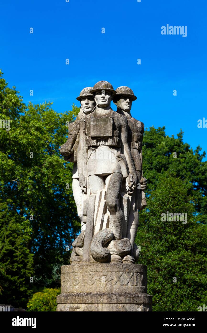 24° East Surrey Division World War i Memorial di Eric Kennington a Battersea Park, Londra, Regno Unito Foto Stock
