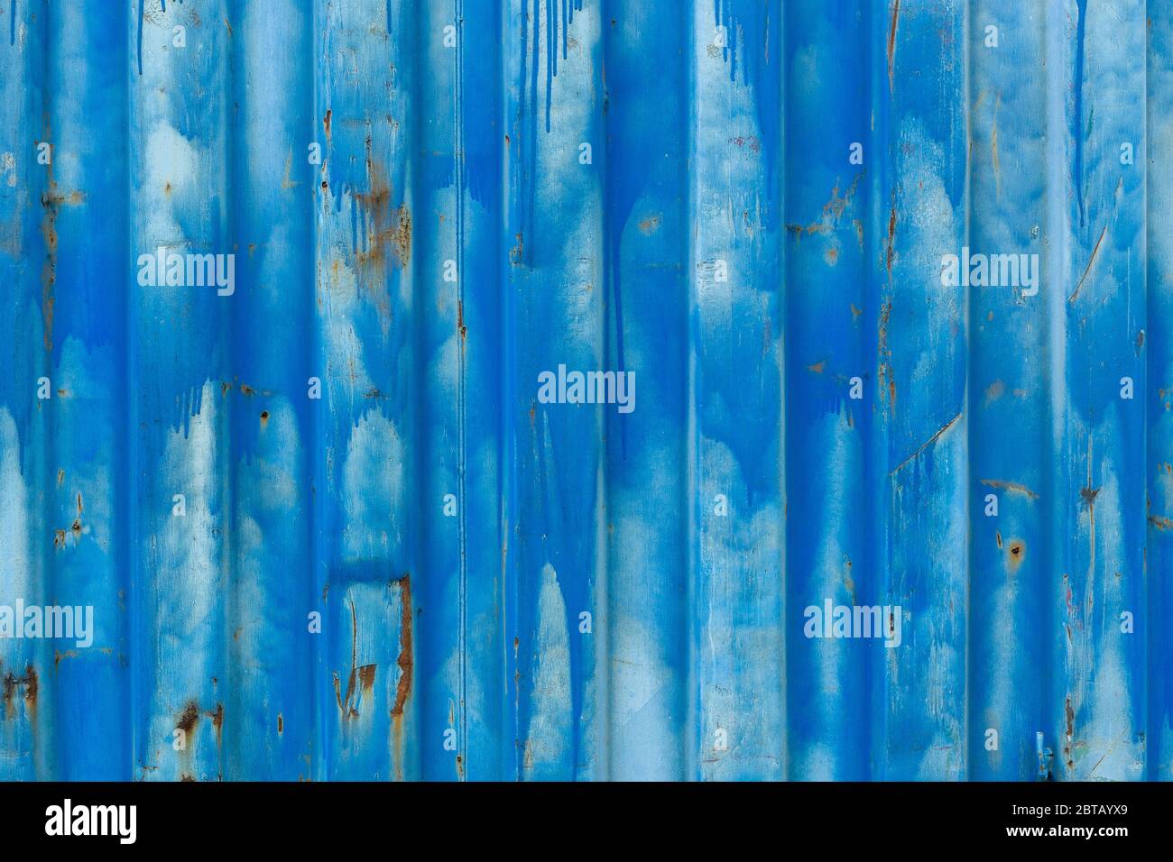 parete esterna del vecchio contenitore iso blu - sfondo e texture Foto Stock
