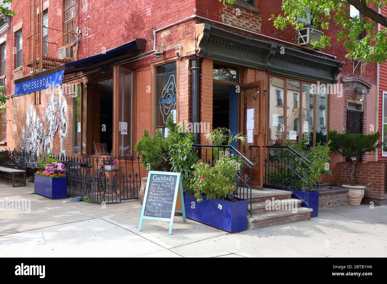 Cheeseboat, 80 Berry Street, Brooklyn, New York. Foto di un ristorante georgiano nel quartiere di Williamsburg. Foto Stock