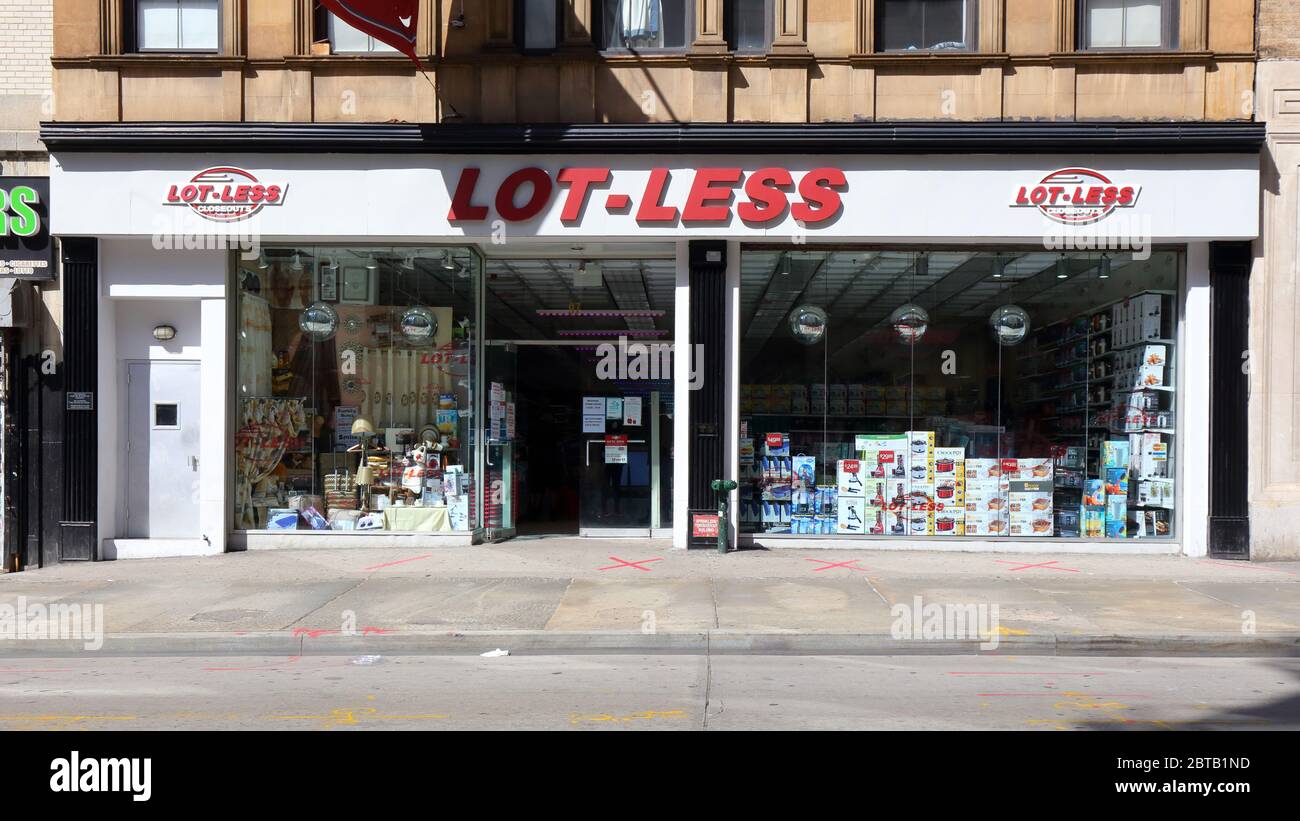 Closeouts senza lotti, 97 Chambers St, New York, NYC foto di un negozio a prezzi scontati a Lower Manhattan. Foto Stock
