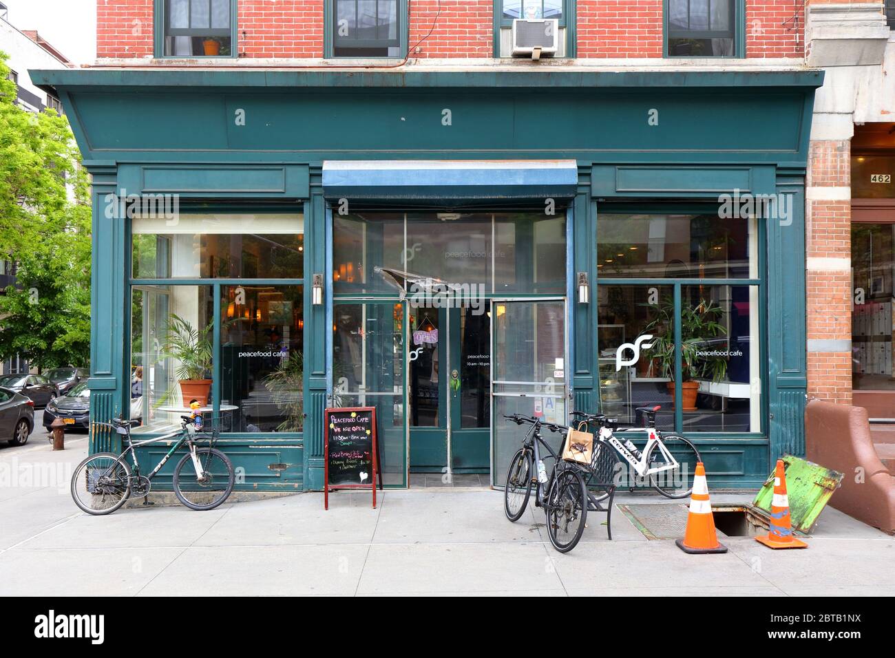 Peacefood Cafe, 460 Amsterdam Avenue, New York, New York foto di un ristorante vegano nel quartiere Upper West Side di Manhattan. Foto Stock