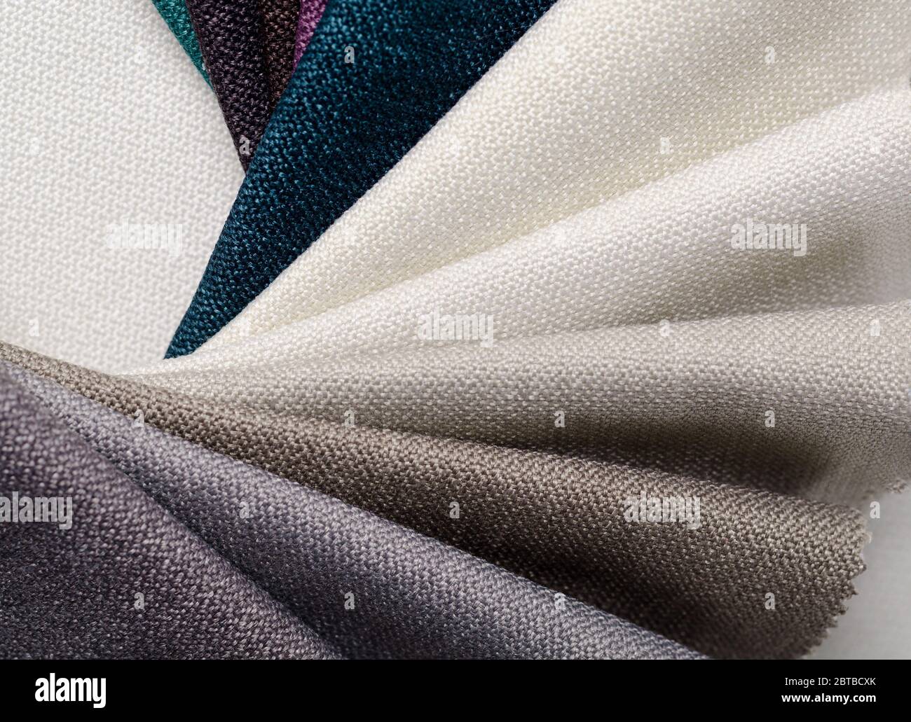 Luminosa collezione di gunny campioni tessili. Tessuto multicolore sfondo texture. Foto Stock