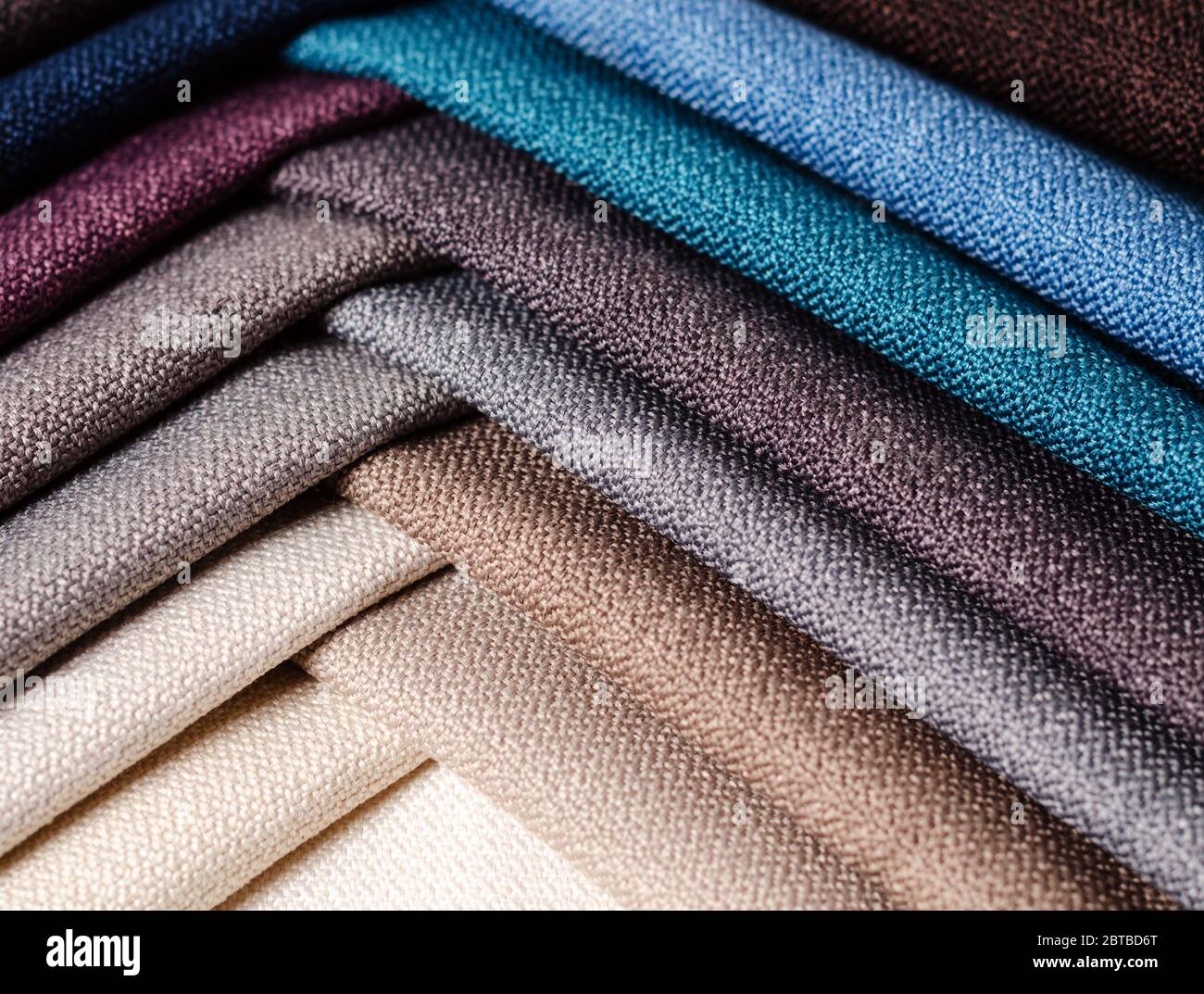 Luminosa collezione di gunny campioni tessili. Tessuto multicolore sfondo texture. Foto Stock