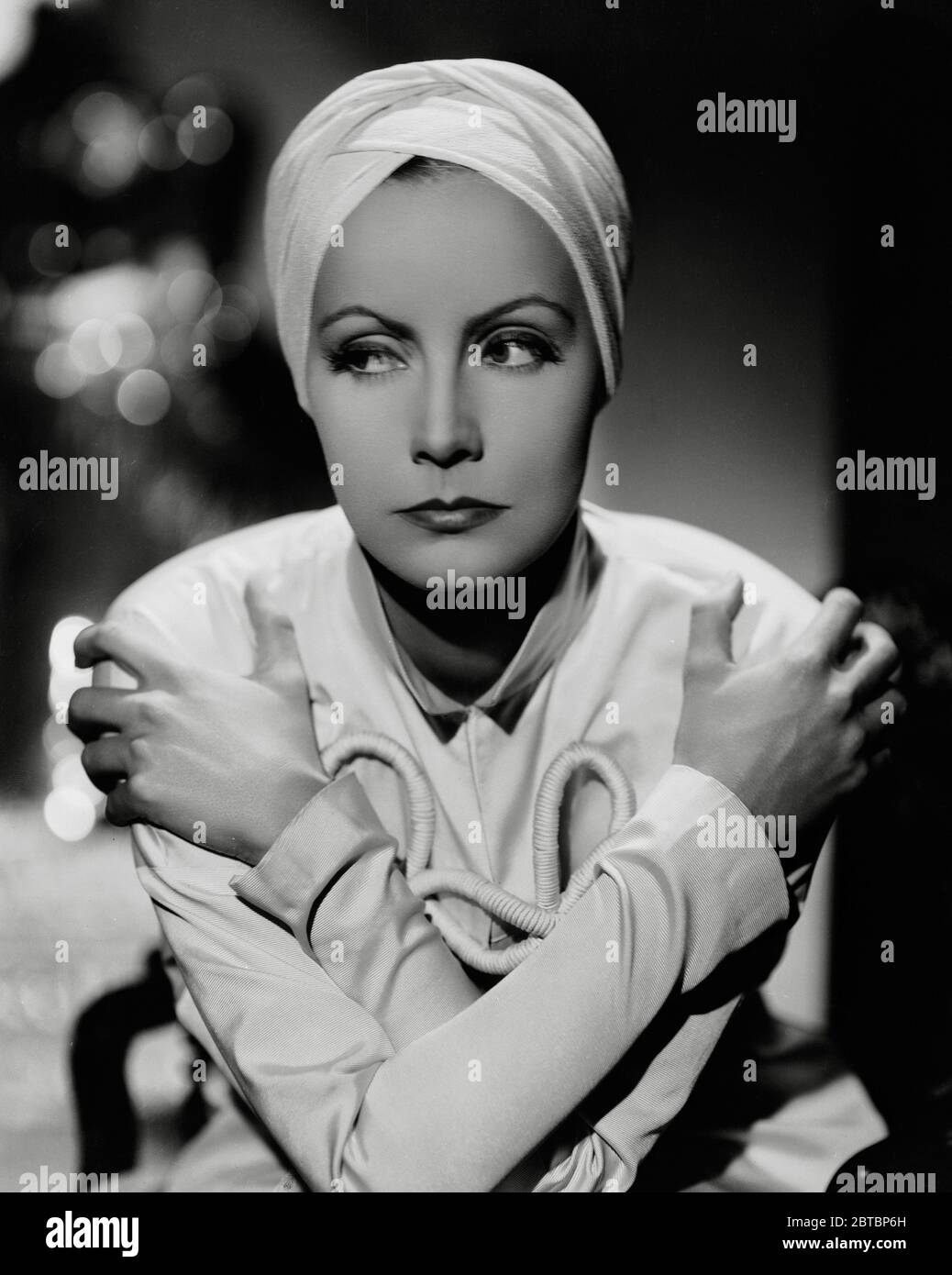 L'attrice svedese Greta Garbo (Retrospettiva), (nata il 18 settembre 1905, morì il 15 aprile 1990 all'età di 84 anni) come solitario Katrin, 'il velo dipinto', diretto da Richard Boleslawski. (1934) MGM. Foto di Clarence Sinclair Bull / file di riferimento n. 34000-060THA Foto Stock