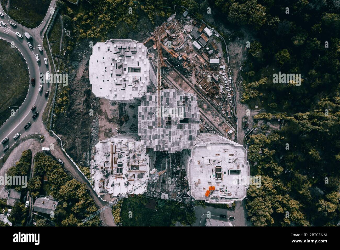 Vista aerea del cantiere di nuovi edifici residenziali moderni. Sviluppo dell'industria edile. Foto Stock