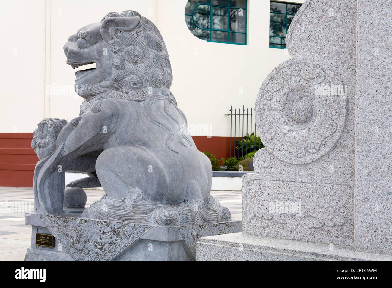 Statua del Leone al Giardino Cinese, Dunedin, Central Business District, Otago District, South Island, Nuova Zelanda Foto Stock