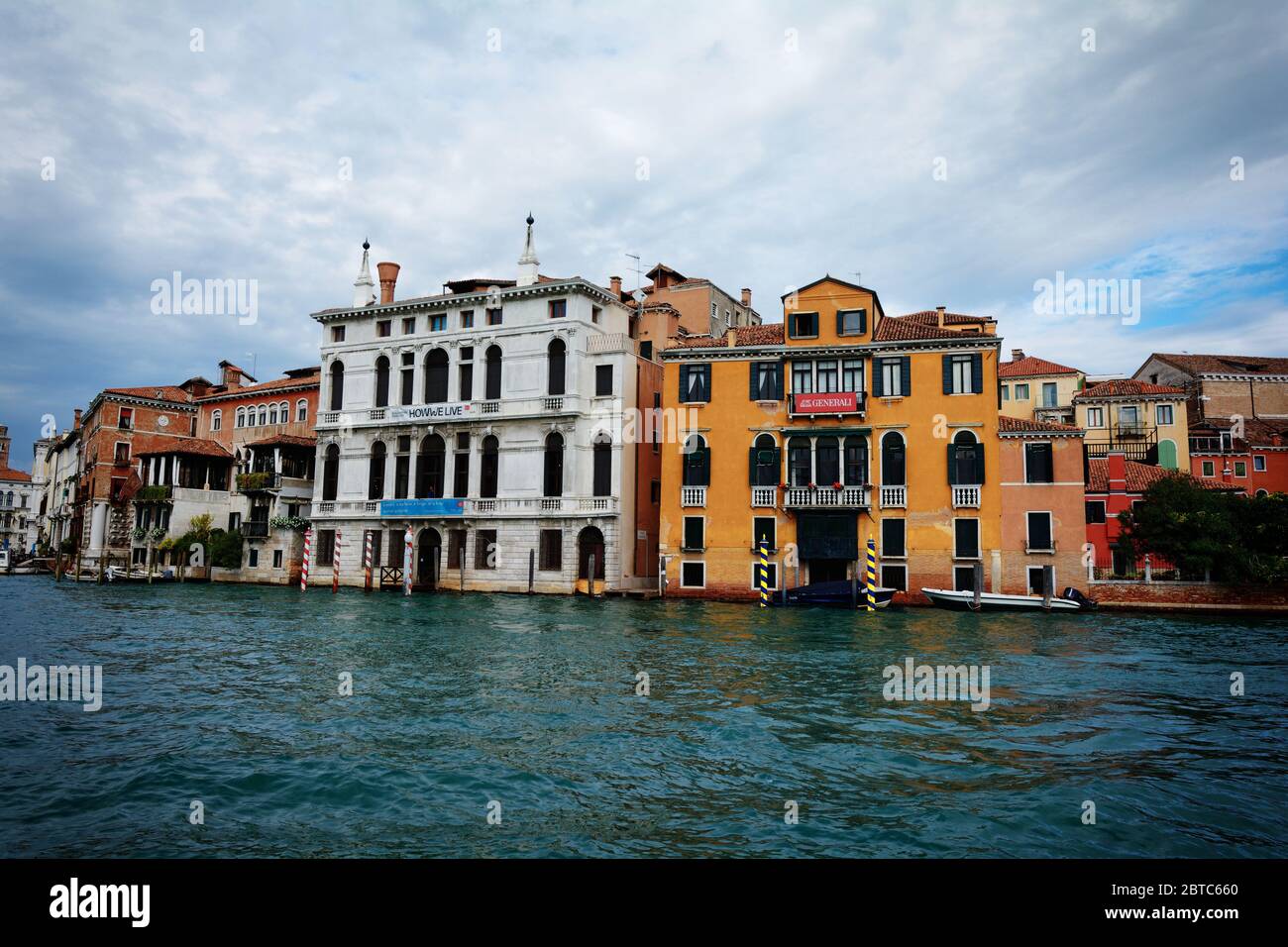 Vecchi edifici storici a Grand Canal a Venezia Foto Stock