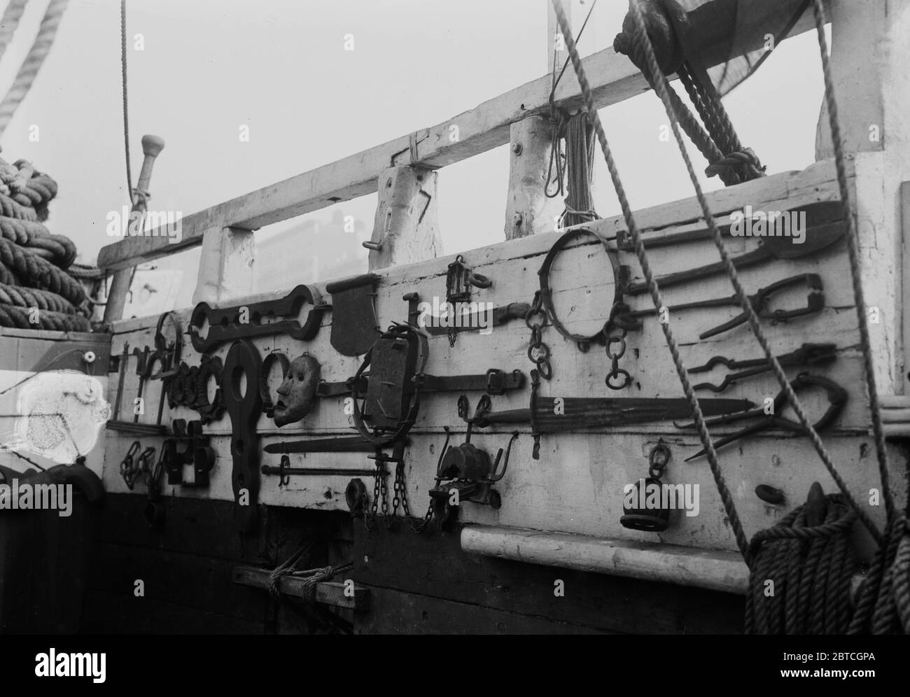 Torturare ferri sulla nave carceraria successo ca. 1910-1915 Foto Stock