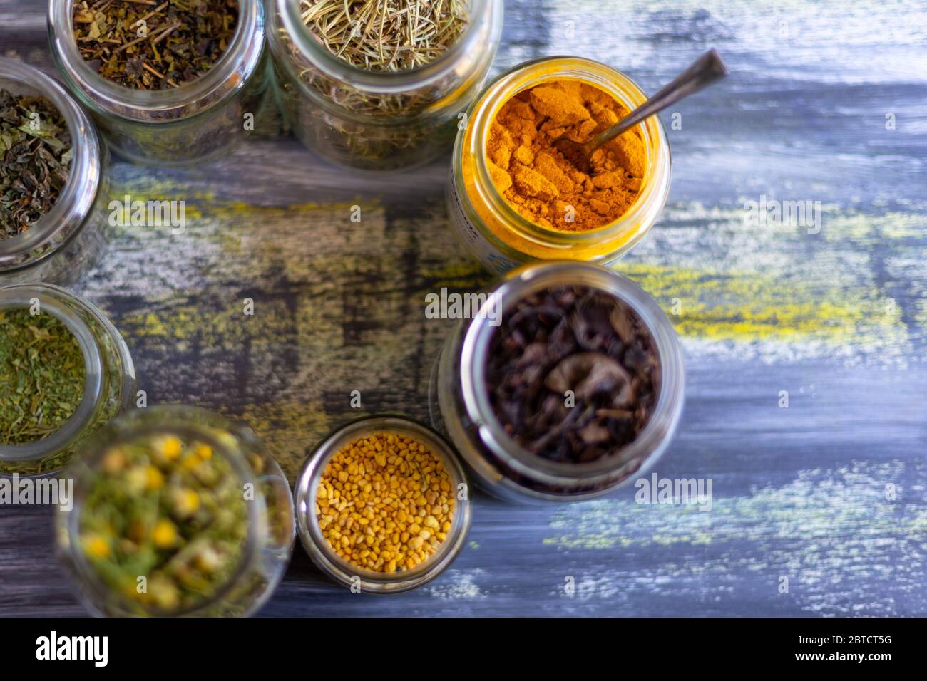 Latte dorato con altre spezie Foto Stock