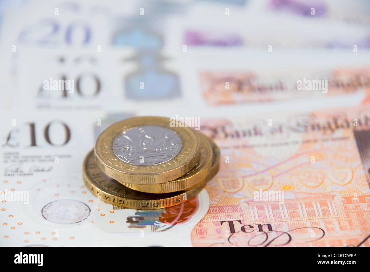 Vista ravvicinata di una moneta da un chilo sulla valuta britannica della sterlina polimerica Foto Stock