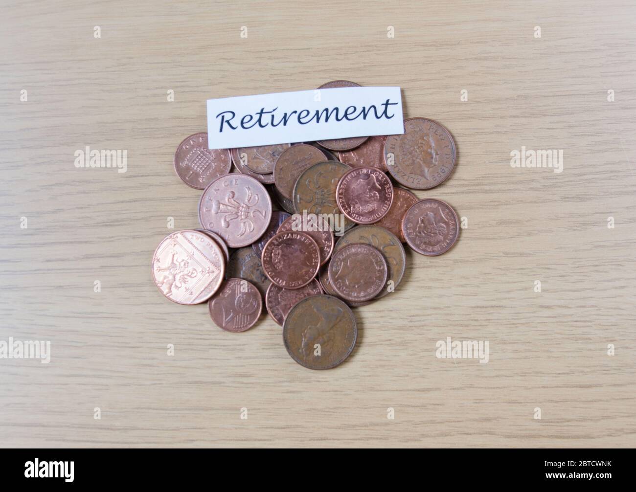 Risparmio di denaro verso il pensionamento come penny Foto Stock