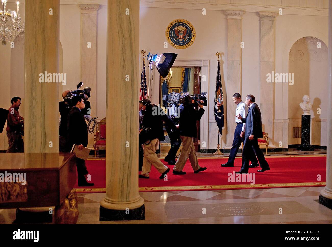 Il Presidente passeggiate con oggi Show host Matt Lauer sul pavimento dello stato della Casa Bianca del Super Bowl Domenica. Durante l'intervista, il presidente ha discusso il pacchetto Stimulus 2/1/09 Foto Stock