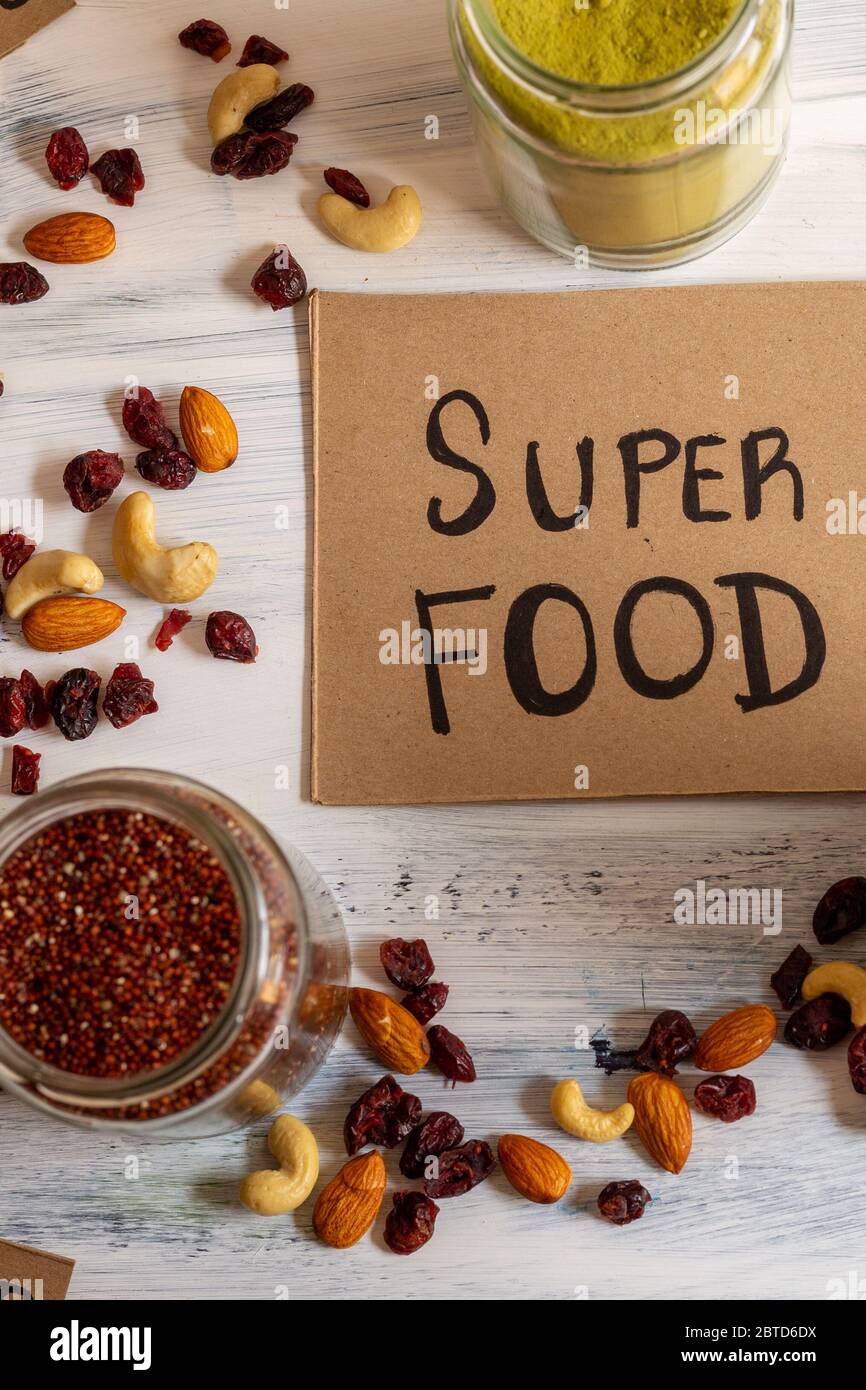 Cibo sano super organico, chia, matcha e quinoa. Foto Stock