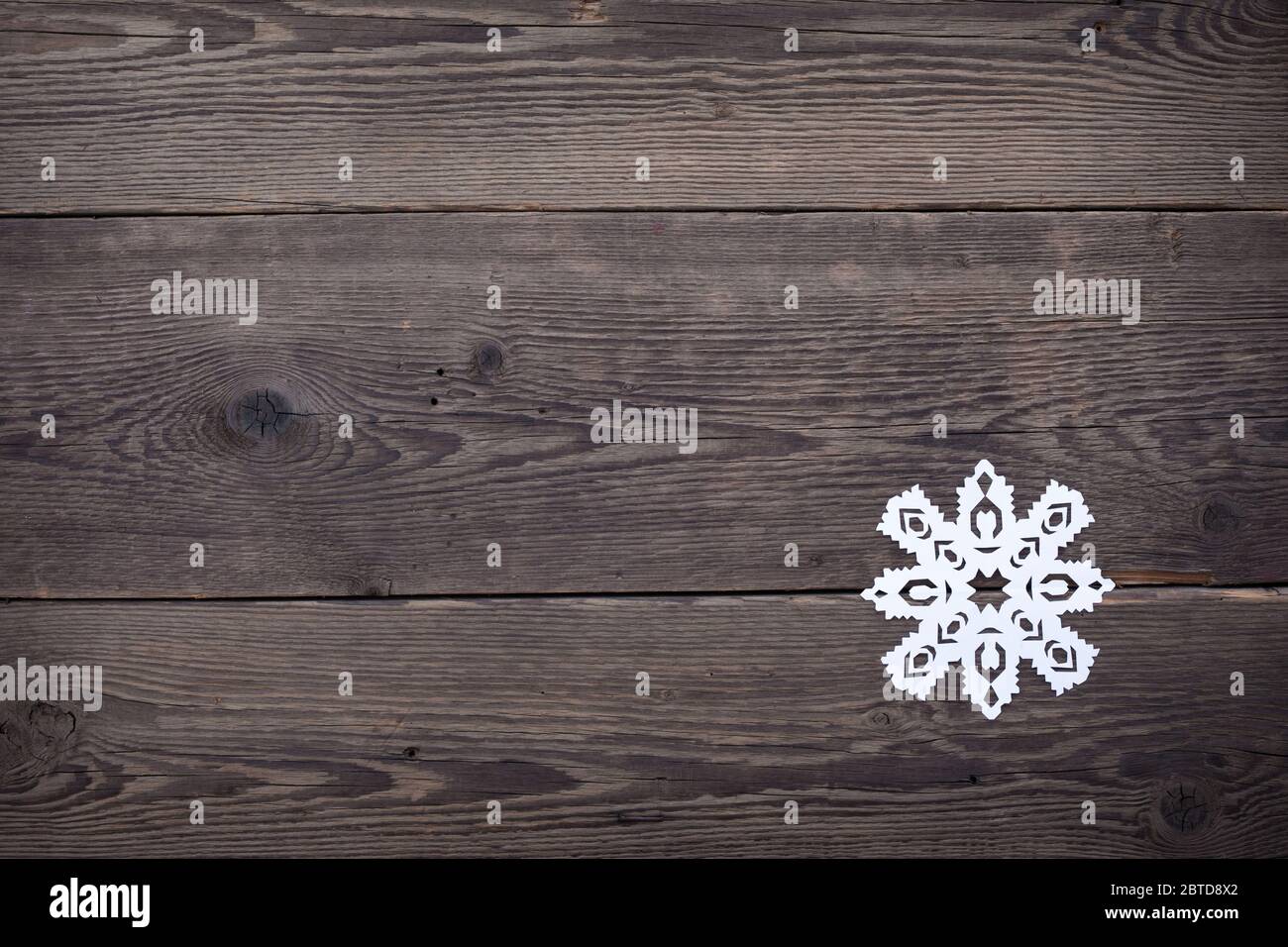 Decorazione di Natale con carta fiocco di neve - spazio di copia Foto Stock