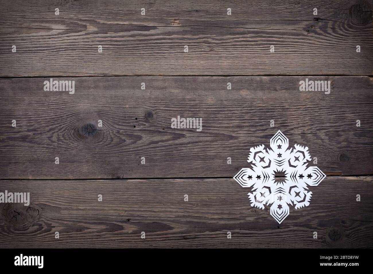 Decorazione di Natale con carta fiocco di neve - spazio di copia Foto Stock