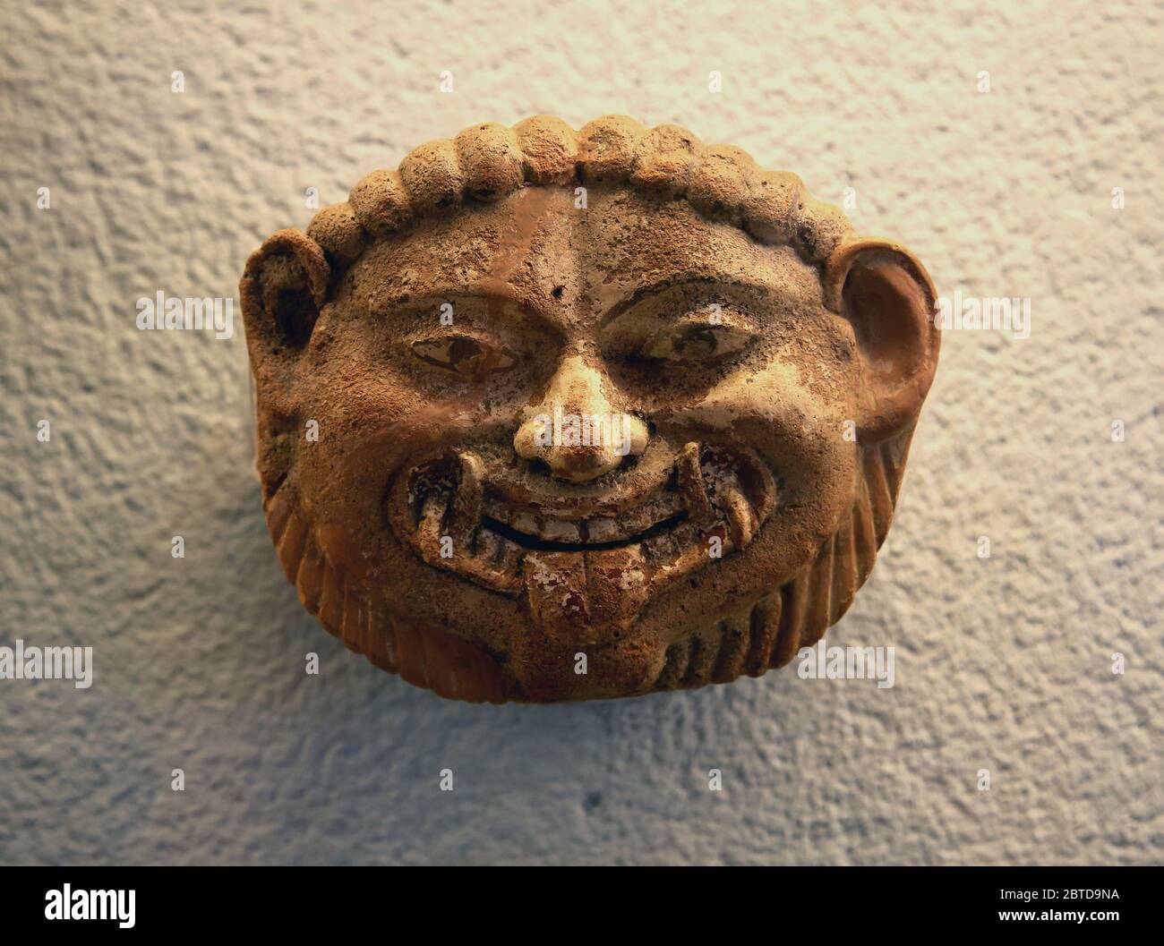 Elemento decorativo in rilievo (sec. VI. BC) Terracotta. Santuario del Sud, Tempio di Hera, sito archeologico di Paestum. Museo Paestum. Foto Stock