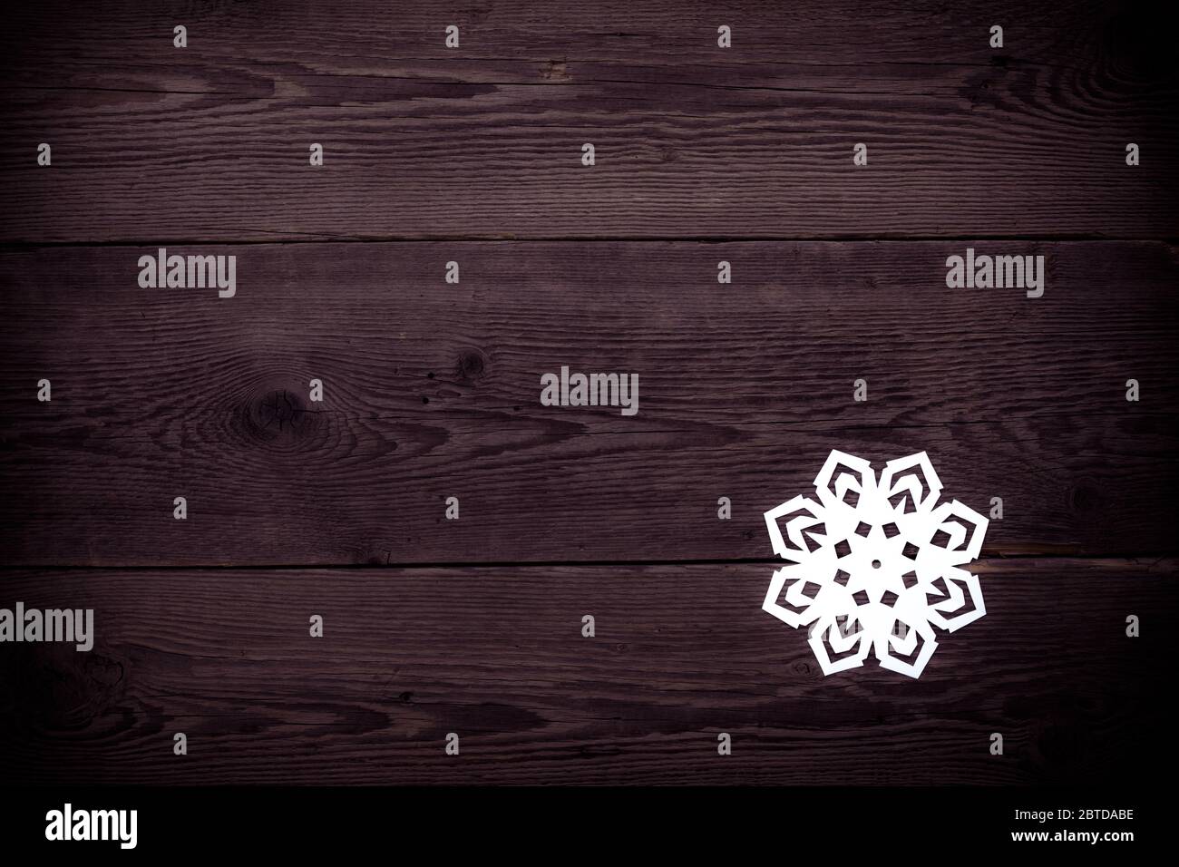 Decorazione di Natale con carta fiocco di neve - spazio di copia Foto Stock